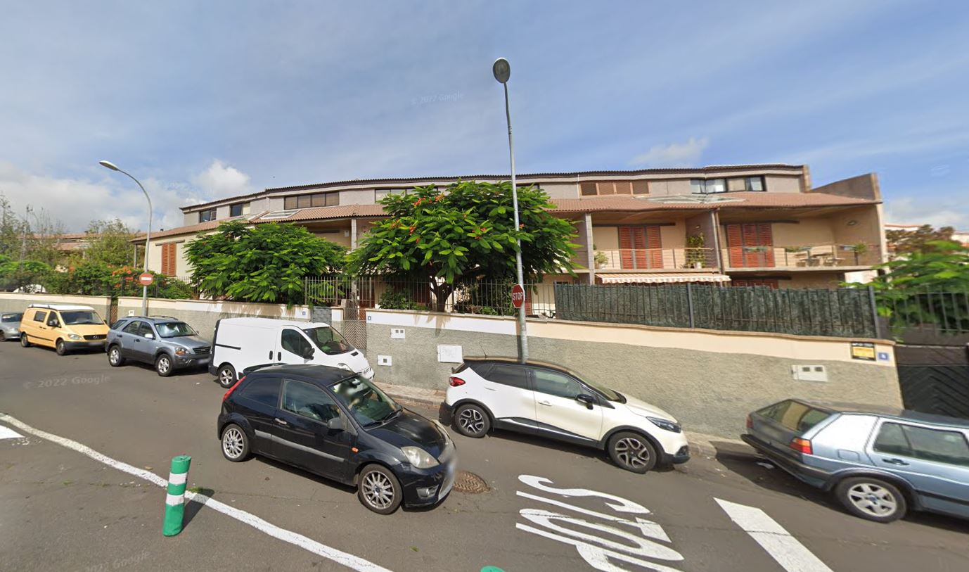 50 % vivienda unifamiliar en C/ Ruth, de Santa Cruz de Tenerife. FR 44692 RP San Cristóbal de la Laguna nº 1 y 3