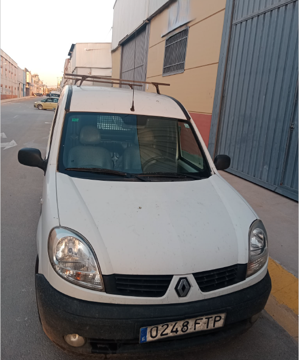 Renault Kangoo matrícula 0248-FTP