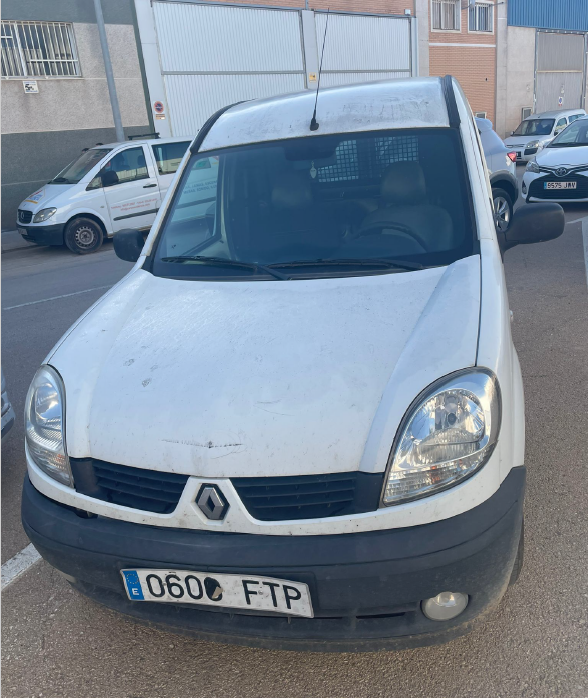 Renault Kangoo 1.5 matrícula 0600-FTP