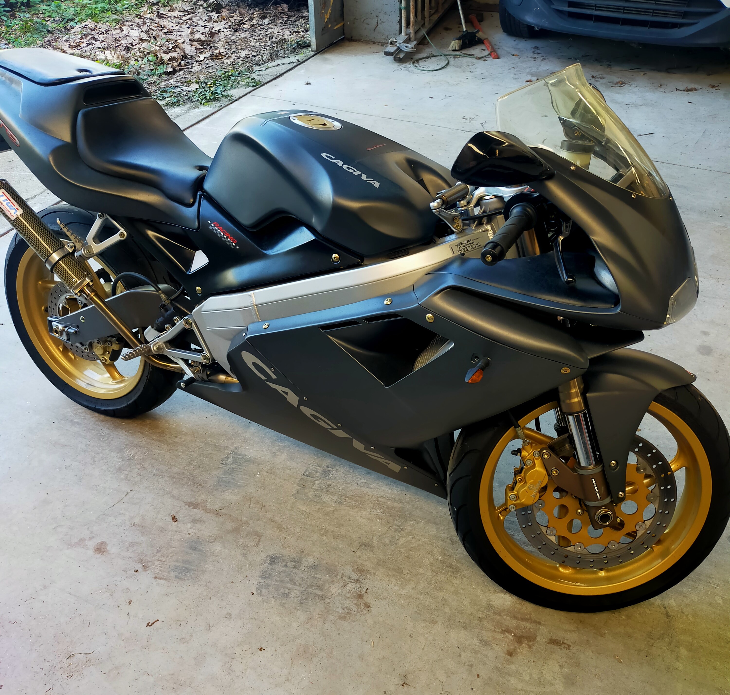 Motocicleta matrícula 4636-DNY