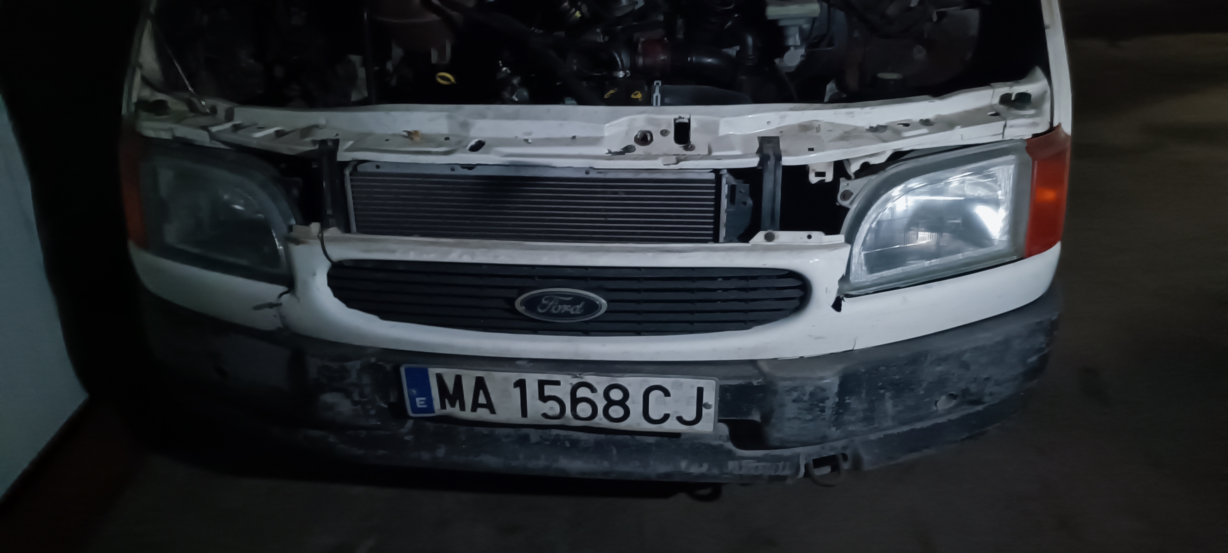 Furgoneta Ford modelo Transit matrícula MA-1568-CJ
