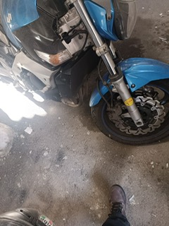 Moto Suzuki GSR 600 con matrícula 6330-FXG
