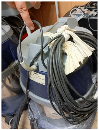 Lote maquinaria y equipos destinados a tareas de limpieza.