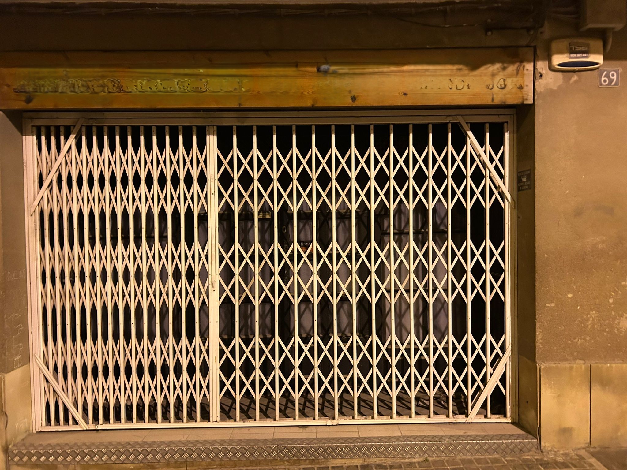 Local de negocio o almacén, en la planta baja, C/ Nuestra Señora de Montserrat 69 de Vilanova del Camí, (Barcelona). FR 2441 RP Igualada nº 1