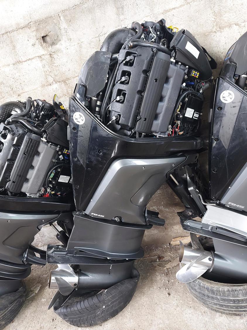 Motor Mercury Racing 450 centro Nº Serie: NCB00026-AB 254/18 Mayo 2019 - 8M0140511 4.6L RACING 450 R 913308 19