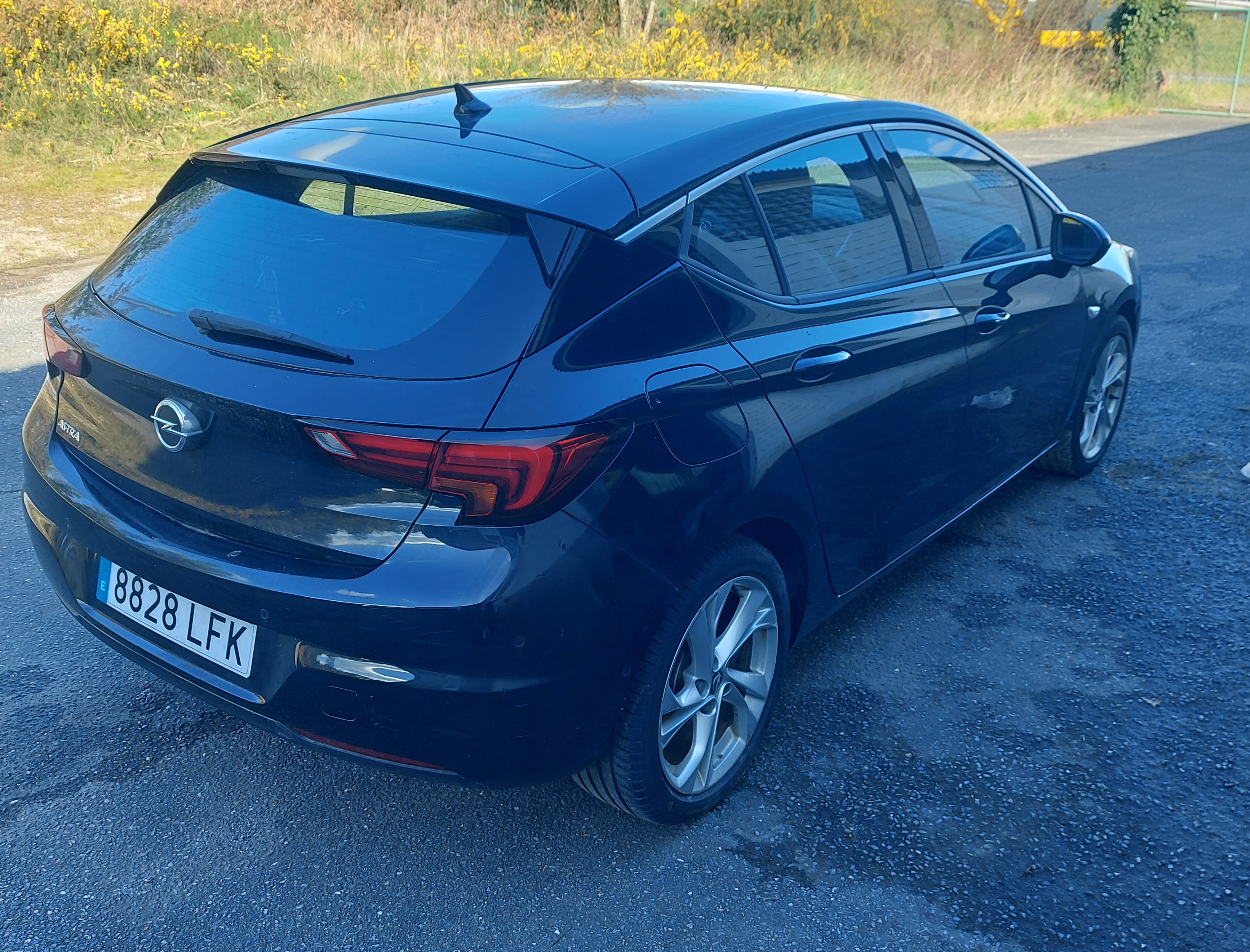 Vehículo Opel Astra matrícula 8828-LFK
