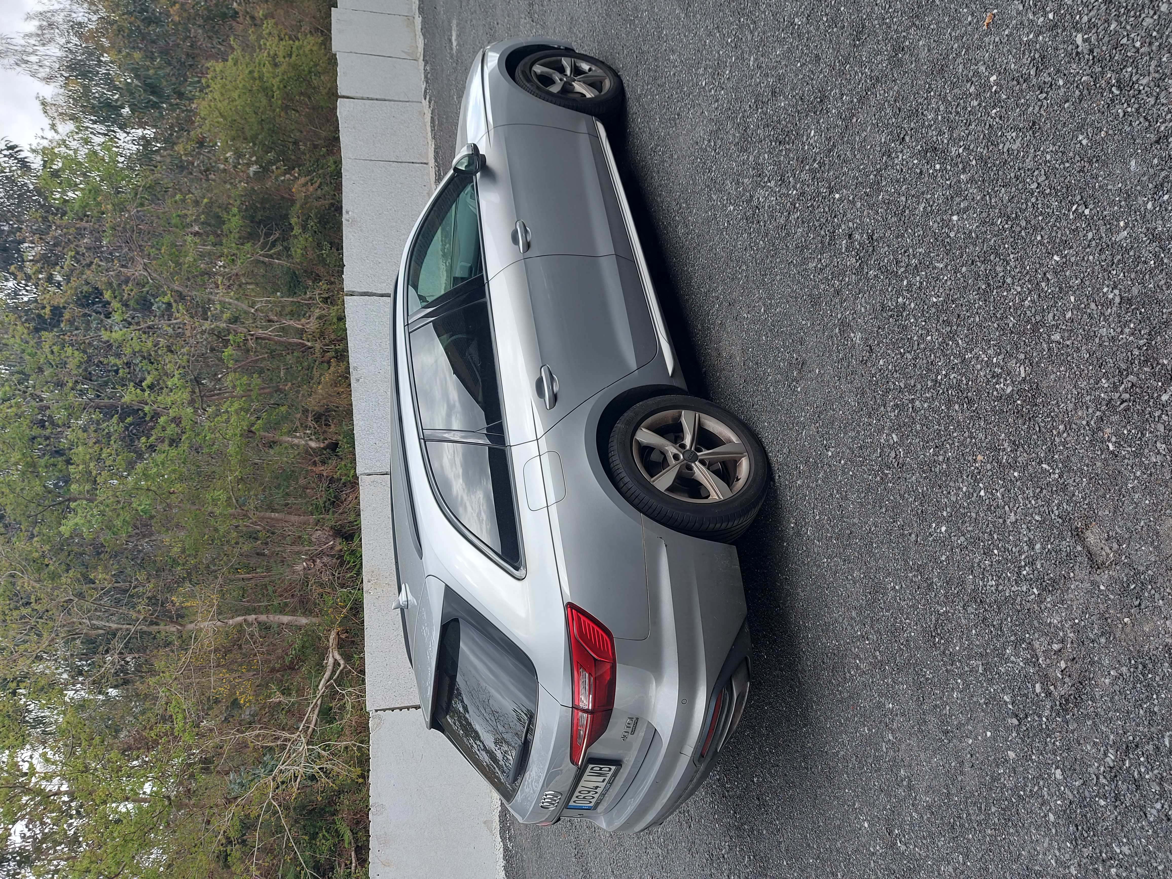 Vehículo Audi A4 Avant matrícula 0694LMB