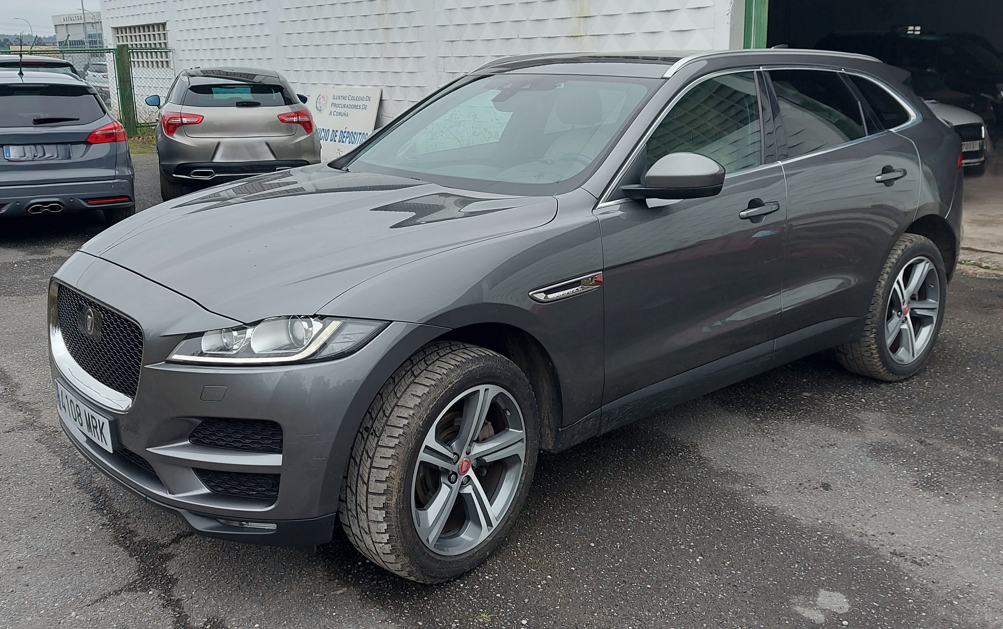 Vehículo Jaguar Fpace matrícula 4108-MRK